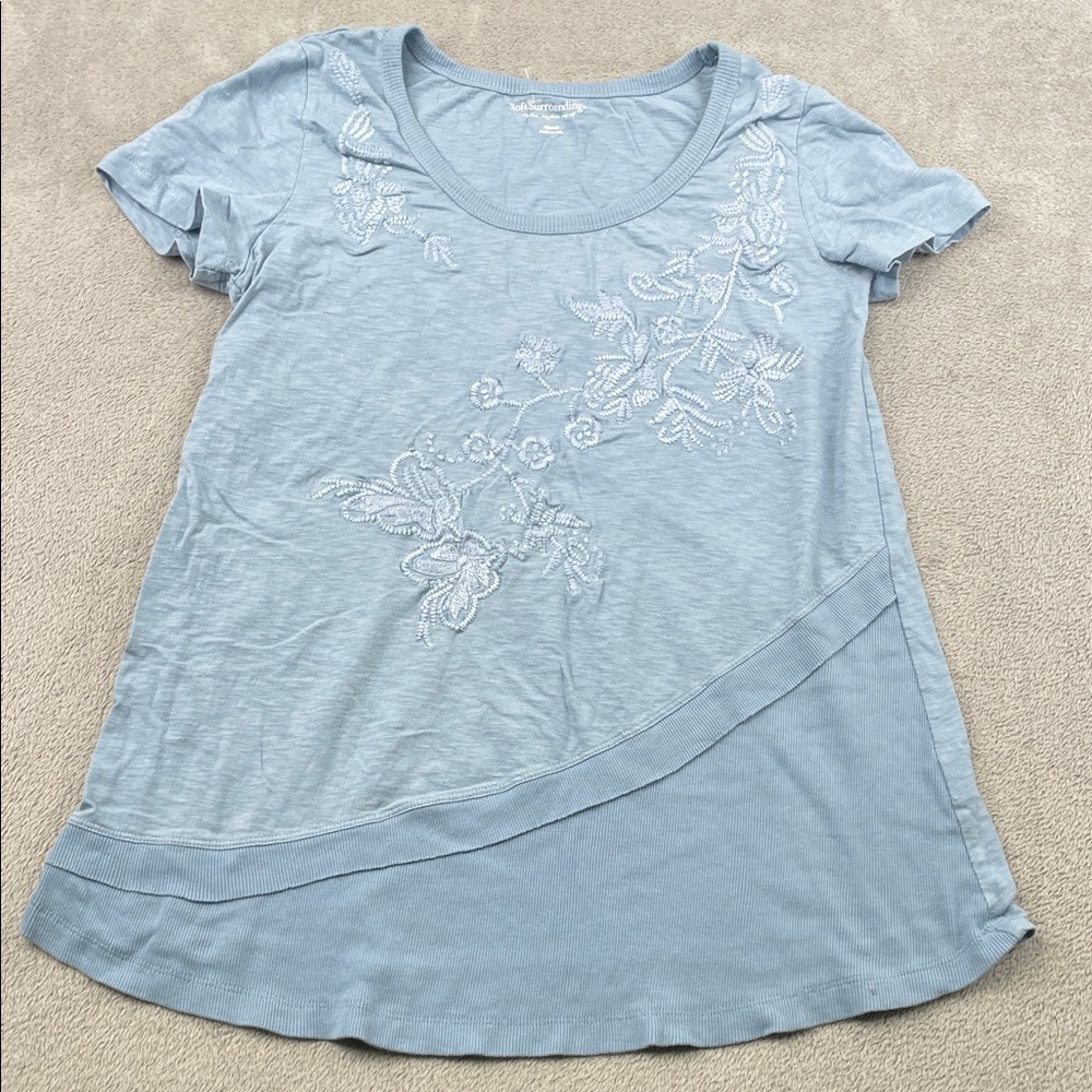 Soft Surroundings XS 100% Cotton Embroidered Sky Blue Floral Short Sleeve Tee